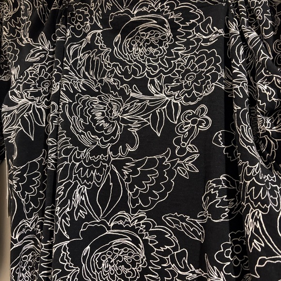 Style & Co. Black Blouse with White Floral Design - Picture 1 of 2